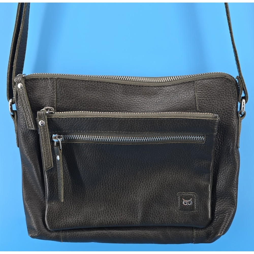Wise Owl Chocolate Brown Leather Crossbody Bag 5 Zippered Pockets‎ Pebbled Logo